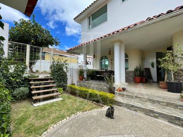 CASA INDEPENDIENTE EN URBANIZACION PRIVADA PORTAL DE LA HACIENDA SANGOLQUI