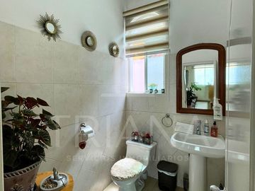 CASA INDEPENDIENTE EN URBANIZACION PRIVADA PORTAL DE LA HACIENDA SANGOLQUI