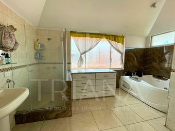 CASA INDEPENDIENTE EN URBANIZACION PRIVADA PORTAL DE LA HACIENDA SANGOLQUI