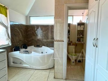 CASA INDEPENDIENTE EN URBANIZACION PRIVADA PORTAL DE LA HACIENDA SANGOLQUI