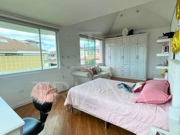 CASA INDEPENDIENTE EN URBANIZACION PRIVADA PORTAL DE LA HACIENDA SANGOLQUI