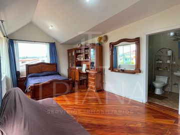 CASA INDEPENDIENTE EN URBANIZACION PRIVADA PORTAL DE LA HACIENDA SANGOLQUI