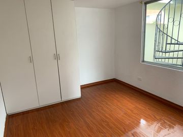Casa de venta sector cochapamba dentro de conjunto cerca a la occidental