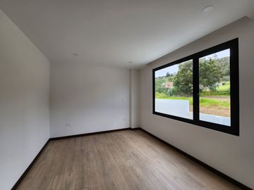 Casa nueva en venta lista para vivir en Challuabamba, en condominio privado
