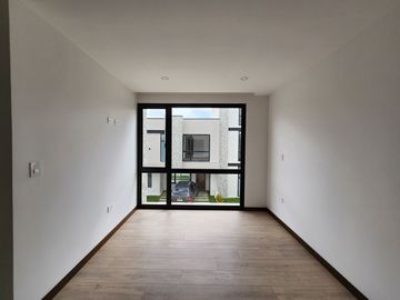 Casa nueva en venta lista para vivir en Challuabamba, en condominio privado