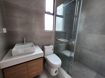 Casa nueva en venta lista para vivir en Challuabamba, en condominio privado