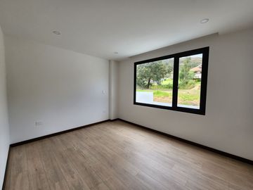 Casa nueva en venta lista para vivir en Challuabamba, en condominio privado