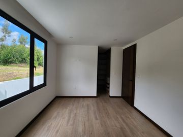 Casa nueva en venta lista para vivir en Challuabamba, en condominio privado