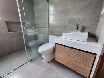 Casa nueva en venta lista para vivir en Challuabamba, en condominio privado