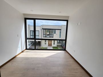 Casa nueva en venta lista para vivir en Challuabamba, en condominio privado