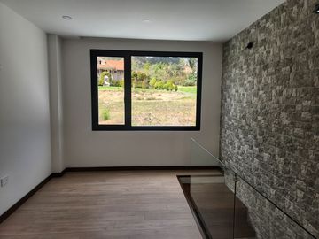 Casa nueva en venta lista para vivir en Challuabamba, en condominio privado