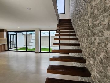 Casa nueva en venta lista para vivir en Challuabamba, en condominio privado