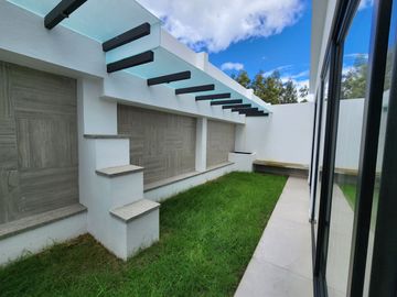 Casa nueva en venta lista para vivir en Challuabamba, en condominio privado