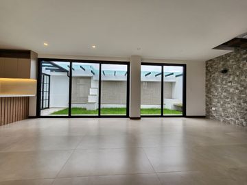 Casa nueva en venta lista para vivir en Challuabamba, en condominio privado