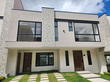 Casa nueva en venta lista para vivir en Challuabamba, en condominio privado