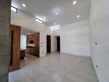 CASA EN VENTA EN LOMAS PUNTA DEL ESTE LEÓN, GTO. CASA DE UNA PLANTA CERCA DE BLV LAS TORRES.