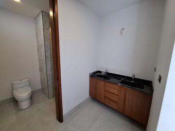 CASA EN VENTA EN LOMAS PUNTA DEL ESTE LEÓN, GTO. CASA DE UNA PLANTA CERCA DE BLV LAS TORRES.