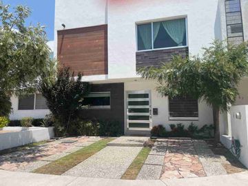 Cañadas Del Lago, Corregidora, Venta De Casa En Fraccionamiento.