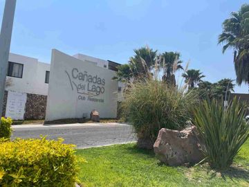 Cañadas Del Lago, Corregidora, Venta De Casa En Fraccionamiento.