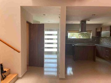Cañadas Del Lago, Corregidora, Venta De Casa En Fraccionamiento.