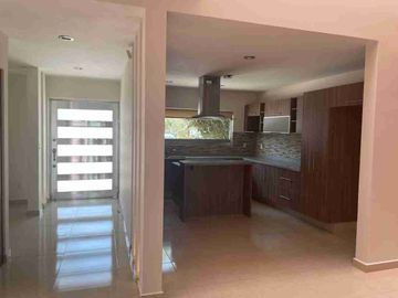 Cañadas Del Lago, Corregidora, Venta De Casa En Fraccionamiento.