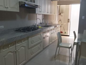 DEPARTAMENTO FLAT  EN VENTA 1er PISO AT 238.40 M2 INCLUYE 2 ESTACIONAMIENTO PRIVADO UN DEPOSITO UBICADO ENLA URB. CHACARILLA   EN EL DISTRITO DE SAN B