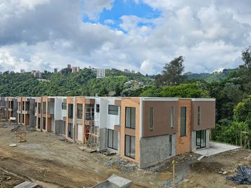 VENDO AMPLIA Y PRECIOSA CASA EN EL SECTOR DE LA FLORIDA DE 135m2, RETIRO FLORIDA