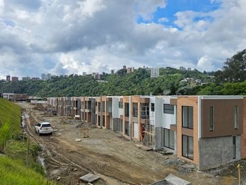 VENDO AMPLIA Y PRECIOSA CASA EN EL SECTOR DE LA FLORIDA DE 135m2, RETIRO FLORIDA
