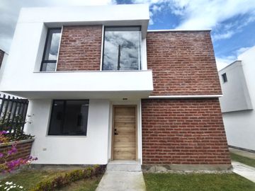 🏡 CASA A ESTRENAR EN PUEMBO – CONJUNTO TRIANA