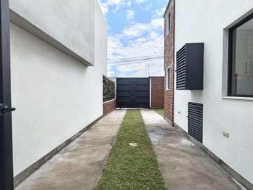 🏡 CASA A ESTRENAR EN PUEMBO – CONJUNTO TRIANA
