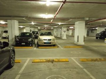 VENDO STAND COMERCIAL EN LA VICTORIA COMERCIAL GAMA 2DO NIVEL