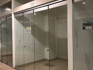 VENDO STAND COMERCIAL EN LA VICTORIA COMERCIAL GAMA 2DO NIVEL