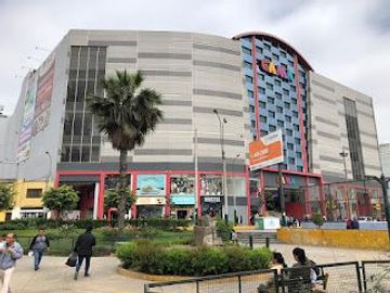VENDO STAND COMERCIAL EN LA VICTORIA COMERCIAL GAMA 2DO NIVEL