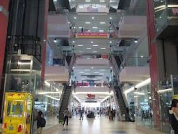VENDO STAND COMERCIAL EN LA VICTORIA COMERCIAL GAMA 2DO NIVEL