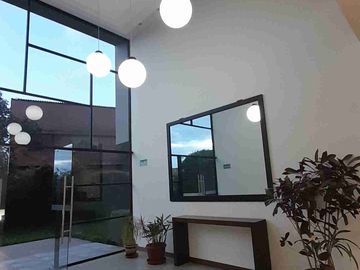 Venta de Departamento Moderno en Tumbaco Edificio con Piscina, Sector a 2 Cuadras de Supermercado Tía de Tumbaco cerca a la Ruta Viva
