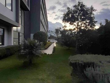 Venta de Departamento Moderno en Tumbaco Edificio con Piscina, Sector a 2 Cuadras de Supermercado Tía de Tumbaco cerca a la Ruta Viva