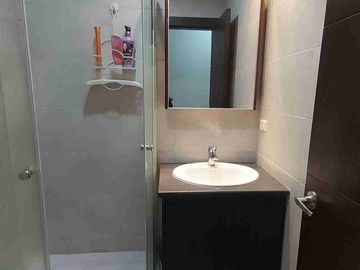 Venta de Departamento Moderno en Tumbaco Edificio con Piscina, Sector a 2 Cuadras de Supermercado Tía de Tumbaco cerca a la Ruta Viva