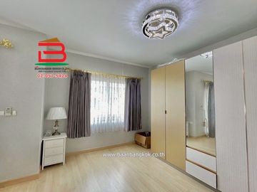 บ้านแฝด หมู่บ้าน อารียา เดอะวิลเลจ ลําลูกกา-คลอง 5 เนื้อที่ 44.8 ตรว. ใกล้รร.วัดปัญจทายิกาวาส ถนนลำลูกกา ตำบลลาดสวาย อำเภอลำลูกกา จังหวัดปทุมธานี