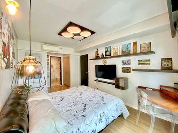 🔥  HOT DEAL ALERT! 🔥  Interior-Decorated 3-Bedroom Corner Unit now available at 📍 Two Serendra, Taguig City! 🏙️