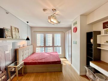 🔥  HOT DEAL ALERT! 🔥  Interior-Decorated 3-Bedroom Corner Unit now available at 📍 Two Serendra, Taguig City! 🏙️