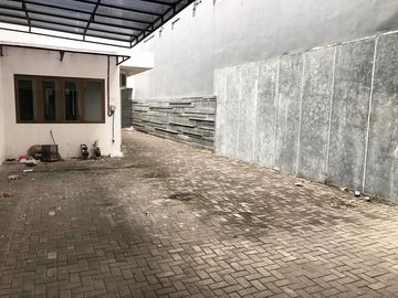 Rumah usaha Jl.Ambengan STRATEGIS, TENGAH KOTA