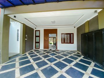 Rumah Keluarga Luas & Elegan, 5 KT & 4 KM, Lokasi Premium!