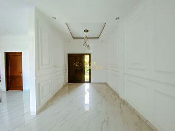 Rumah Keluarga Luas & Elegan, 5 KT & 4 KM, Lokasi Premium!