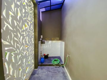 Rumah Keluarga Luas & Elegan, 5 KT & 4 KM, Lokasi Premium!