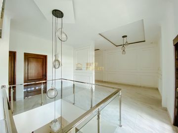 Rumah Keluarga Luas & Elegan, 5 KT & 4 KM, Lokasi Premium!