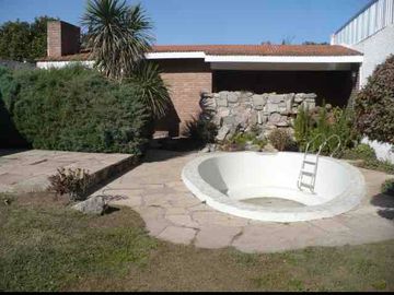 CASA en VENTA sobre Av. Recta Martinolli