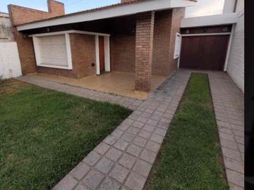 CASA en VENTA sobre Av. Recta Martinolli