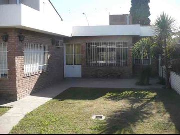 CASA en VENTA sobre Av. Recta Martinolli