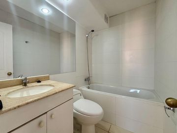 Se Vende Acogedor Depto 2dormitorio+estacionam. Metro Ñuñoa