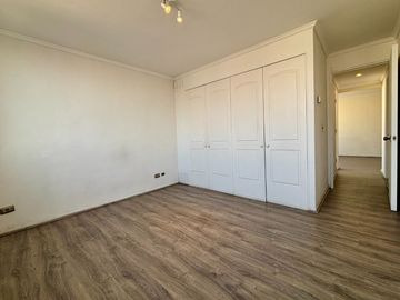 Se Vende Acogedor Depto 2dormitorio+estacionam. Metro Ñuñoa